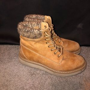 Light brown winter boots!